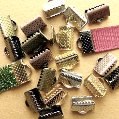 160本4色アイアンリボンクリンプエンド  ミックスカラー  8x8mm  穴：2mm  40個/カラー&nbsp;IFIN-CJ0001-48
