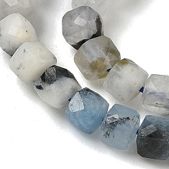 天然石アクアマリンビーズ連売り  多面カット  グレードA  キューブ  4~4.5x4~4.5x4~4.5mm  穴：0.9mm  約93~99個/連  14.69~15.28''（37.3~38.8センチメートル）&nbsp;G-B088-E10-04