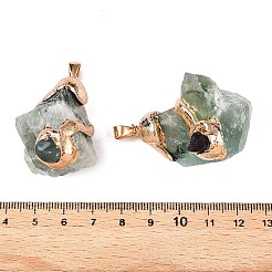 生のラフナチュラルグリーンフローライトペンダント  真鍮の縁と鉄の留め具が付いたナゲットチャーム  ゴールドカラー  32.5~44.5x21~33x18.5~32.5mm  穴：4x7.5mm&nbsp;G-T138-175A