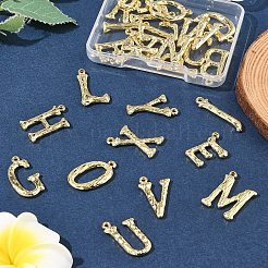 26個26スタイル真鍮ペンダント  文字a~zのチャーム  ゴールドカラー  19~27x6~22x3mm  穴：1.6mm&nbsp;KK-FS0001-65G