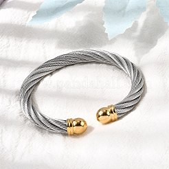 304ステンレススチール製カフバングル  女性のためのトルクバングル  ねじれた  イオンプレーティング（ip）  本金メッキ&ステンレススチールカラー  内径：2-1/2x2-1/8インチ（6.3x5.3cm）&nbsp;BJEW-P310-26B-GP