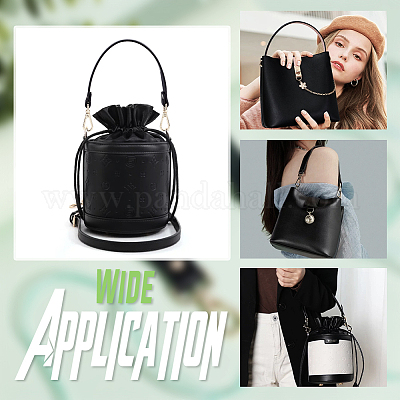 ブラックレザー ショルダーバッグ ゴールド装飾　バーバリー バーバリー ショルダーバッグ バッグ レディース ローラ