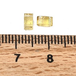 2穴透明ガラスシードビーズ  アンティークスタイル  長方形  きいろ  5x2.5x2mm  穴：0.7mm&nbsp;SEED-S023-30B-24