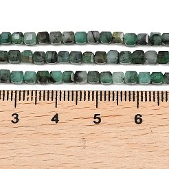 天然エメラルドビーズ連売り  ファセットテーブルカットキューブ  3~3.5x3~3.5x3mm  穴：0.7mm  約128個/連  15.43''（39.2センチメートル）&nbsp;G-B175-C04-3x3mm