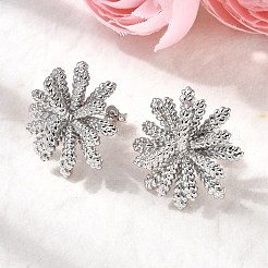 真鍮の花のスタッドピアス  長持ちメッキ  ラックめっき  プラチナ  26x25.5mm&nbsp;EJEW-H171-02A-P