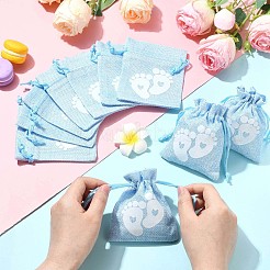 赤ちゃんの足跡をプリントしたポリエステル製の巾着袋  ベビーシャワーパーティー用の長方形のギフトバッグ  ライトスカイブルー  10.8x8.9x0.12cm&nbsp;ABAG-FZC0001-01A