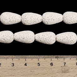 天然溶岩岩ビーズ連売り  染め  ティアドロップ  ホワイト  16~16.5x10mm  穴：1mm  約25個/連  16.14''（41センチメートル）&nbsp;G-G347-03J