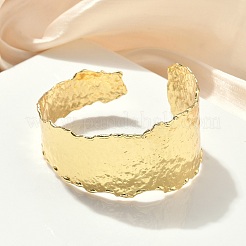 女性のための真鍮製のカフバングル  長持ちメッキ  カドミウムフリー＆鉛フリー  テクスチャー  18KGP本金メッキ  1-1/8インチ（3cm）  内径：2-1/8インチ（5.4cm）&nbsp;BJEW-A038-01C-G