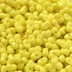 焼付塗装ガラスシードビーズ  ピーナッツ  きいろ  5.5~6x3~3.5x3mm  穴：1~1.2mm  約4000個/ポンド&nbsp;SEED-K009-01A-08
