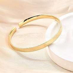 女性のための真鍮製のカフバングル  鉛フリー＆カドミウムフリー  ラックめっき  長持ちメッキ  18KGP本金メッキ  1/4インチ（0.55cm）  内径：2-1/4インチ（5.7cm）&nbsp;BJEW-G742-02G