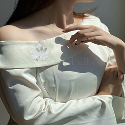 クリスタルラインストーンフラワーブローチピン1個  シルバー合金ファッションバッジ服ショール用  ホワイト  48x48x12mm&nbsp;JEWB-LP0004-88