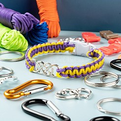 キットを作るDIYパラコードブレスレット  ブレスレットのための  ひも  犬の首輪  ポリエステルとスパンデックスのコードロープを含む  ポンバックル  304ステンレススチールDリング  アルミカラビナ  鉄製スプリットキーリングと合金リンクコネクター  ミックスカラー  コードロープ: 35m/セット&nbsp;DIY-LS0003-89