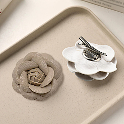 鉄製クリップ付き合成皮革製靴バックルクリップ  靴の装飾  花  淡い茶色  65x65mm&nbsp;LS-FIND-CL0001-92C