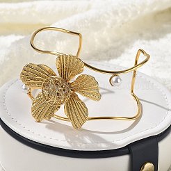 女性用304ステンレススチールカフバングル  プラスチック模造パールと  花  内径：2-5/8インチ（6.8cm）&nbsp;BJEW-Z091-04G-02