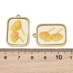304ステンレススチール製＆刺繍入りペンダント  イチョウの葉のチャームが付いた長方形  きいろ  イオンプレーティング（ip）  長持ちメッキ  18KGP本金メッキ  26x18x3mm  穴：1.6mm&nbsp;SA-CBA1ED9-07G