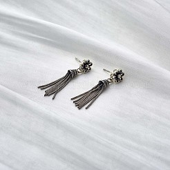 925 スターリングシルバーの花とタッセル ダングル スタッド ピアス 女性用  アンティークシルバー  31mm  ピン：1mm&nbsp;JE935A