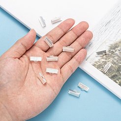 アイアン製カシメリボン止めエンドパーツ  銀色のメッキ  約8mm長  16 mm幅  穴：1mm&nbsp;E183-S