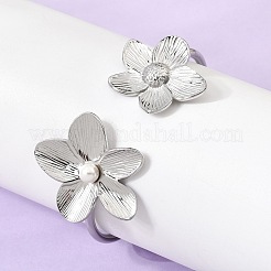 304ステンレススチールとプラスチック製イミテーションパールのカフバングル  女性用ターミナルバングル  花  ステンレス鋼色  内径：2.42x2.11インチ（6.15x5.35cm）&nbsp;BJEW-Z170-02P
