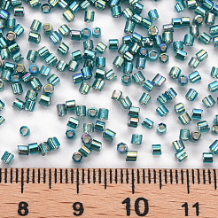 ガラス竹ビーズ  シルバーの裏地付きレインボー  ティール  2.5~3x2mm  穴：0.9mm  約15000個/ポンド&nbsp;SEED-S032-09A-645