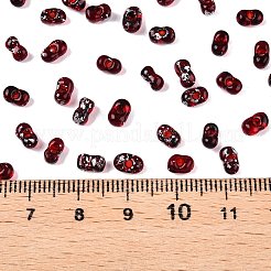 ピカソのスプレー塗装ガラスシードビーズ  ピーナッツ  暗赤色  6x4x3mm  穴：1.2mm  約4000個/ポンド&nbsp;SEED-T006-04-33