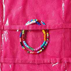 不織布ジュエリーハンギングディスプレイバッグ  壁の棚のワードローブの収納袋  透明ポリ塩化ビニール  濃いピンク  75x41x0.1cm&nbsp;LS-AJEW-C013-01B