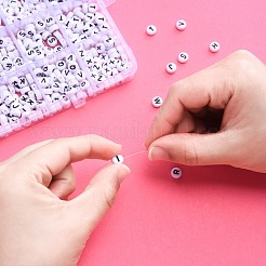DIYジュエリーセット作り  アクリルビーズと透明な弾性クリスタル糸を使用  アルファベット付きフラットラウンド  ホワイト  130x190x2mm&nbsp;DIY-YW0001-58