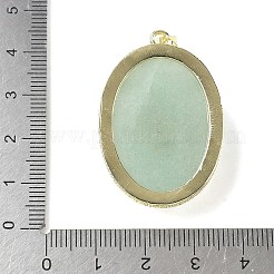 天然グリーンアベンチュリンとアパタイトのペンダント  真鍮製のセッティングが施された楕円形のチャーム  ゴールドカラー  38x25.5x10mm  穴：4x3.5mm&nbsp;G-P599-05G-02
