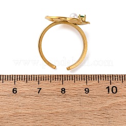 女性用304ステンレススチール調節可能なカフリング  花  イミテーションパールとマイクロパヴェキュービックジルコニア付き  ゴールドカラー  グリーン  花：18x20mm  内径: 調節可能&nbsp;RJEW-B126-05G-01