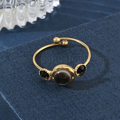 黒の貝殻模様の調節可能な女性用指輪  ラインストーンと304ステンレススチールの金具付き  ゴールドカラー  8.5mm  内径：19mm&nbsp;RJEW-A101-01G-03