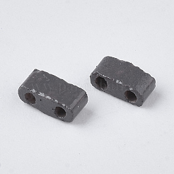 2穴ベーキングペイントガラスシードビーズ  長方形  濃いグレー  4.5~5.5x2x2~2.5mm  穴：0.5~0.8mm&nbsp;LS-SEED-S023-17B-27