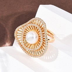 調整可能な真鍮製マイクロパヴェクリアキュービックジルコニアとABSプラスチックパールのカフリング  ナゲット  ホワイト  18KGP本金メッキ  29x30mm  内径：19mm&nbsp;RJEW-G368-04G