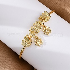 女性のための真鍮製のカフバングル  クローバーと蝶  ラックめっき  カドミウムフリー＆鉛フリー  持続的なメッキ  18KGP本金メッキ  内径：2-3/8インチ（6.1cm）&nbsp;BJEW-U025-02G