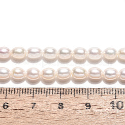 天然養殖淡水パールビーズ連売り  ライス  グレード4ab  乳白色  5~6.5x4.5~5mm  穴：0.5mm  約69~70個/連  15.55~15.75インチ（39.5~40cm）&nbsp;PEAR-N024-05-4AB