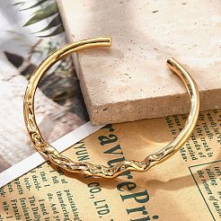 女性のための真鍮製のカフバングル  18KGP本金メッキ  内径：1-3/4x2-1/8インチ（4.6x5.35cm）&nbsp;BJEW-F482-11G