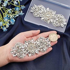 2 個のホットフィックスラインストーン  パッチにアイロン  プラスチックパールビーズ付き  結婚式のテーマ  ドレスシューズ衣服装飾  花  クリスタル  125x45x7mm&nbsp;DIY-FG0002-53