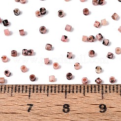 スプレー塗装されたピカソの円筒ガラスシードビーズ  ダークサーモン  1x1.7mm  穴：0.9~1mm&nbsp;GLAA-T028-12A-02