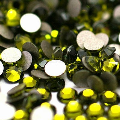 フラットバックガラスラインストーン  グレードA  バックメッキ  多面カット  半円  かんらん石  6.3~6.5mm  約288個/袋&nbsp;RGLA-C002-SS30-228-1