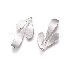 ラックメッキ真鍮チャーム  カドミウムフリー＆鉛フリー  長持ちメッキ  葉  プラチナ  35.5x17x0.5mm  穴：1.5mm&nbsp;X-KK-F804-13P
