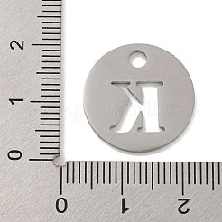 変色しない304ステンレススチールペンダント  ステンレス鋼色  アルファベット付きフラットラウンド  文字k  19x1.2mm  穴：2.5mm&nbsp;STAS-F233-M-P01-A-K