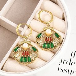 イオンプレーティング（IP）304ステンレススチールマイクロパヴェキュービックジルコニアフープピアス  女性用プラスチック模造真珠付き  シェル形状  ゴールドカラー  45x25mm&nbsp;EJEW-A119-07G
