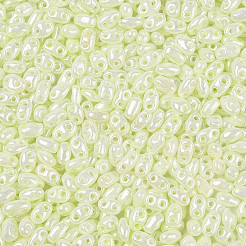 不透明色光沢ガラスシードビーズ  染め  2穴  オーバル  ライトゴールデンロッドイエロー  5~6x2.5~3.5x3mm  穴：0.7~0.9mm  約7500個/ポンド&nbsp;SEED-T006-02J
