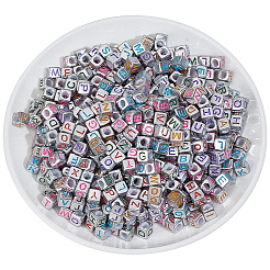 880個の不透明なアクリルビーズ  文字付きのキューブ  ミックスカラー  5.5x6.5x5.5mm  穴：3.5mm&nbsp;OACR-PA0001-87
