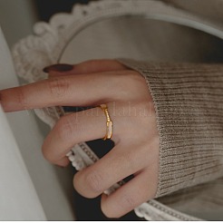 304 Stainless Steel & Clear Cubic Zirconia & Natural Shell Finger Rings for Women&nbsp;WG9332E-01