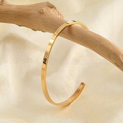イオンプレーティング（IP）304ステンレススチールカフバングル  ミニマリストのシンプルなオープンバングル  18KGP本金メッキ  内径：2-1/2x2インチ（6.1~6.5x5.1cm）&nbsp;X-BJEW-K173-02G