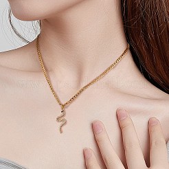 真鍮製キュービックジルコニアペンダント5個  ヘビ  ゴールドカラー  29.5x12x2mm  穴：3mm&nbsp;ZIRC-SZ0003-02