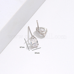 エレガントなティアドロップ真鍮スタッドピアス  クリアキュービックジルコニア  銀  7x5mm&nbsp;NJ1412-2