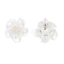 花の真鍮スタッドピアス  プラスチックパール付き  女性のための  ホワイト  925銀メッキ  24x24mm&nbsp;EJEW-L288-006S