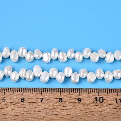 天然養殖淡水パールビーズ連売り  研磨両側  トップ掘削  乳白色  3.5~5x5.5~7x2.5~4mm  穴：0.4~0.5mm  約83~84個/連  13.78~13.98''（35~35.5センチメートル）&nbsp;PEAR-T006-25