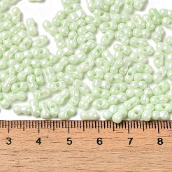 不透明色光沢ガラスシードビーズ  ピーナッツ  淡緑色  6x3.5x3mm  穴：1mm  約7258個/ポンド&nbsp;SEED-B001-01A-10