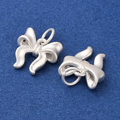 上質なシルバーの蝶結びチャーム  丸カンとスタンプ999個付き  マットシルバーカラー  12x13x4mm  穴：4mm&nbsp;STER-A047-03MS